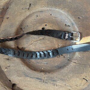 Unbranded black (vegan/faux?) leather 1.5-inch-wide women's belt [READ]